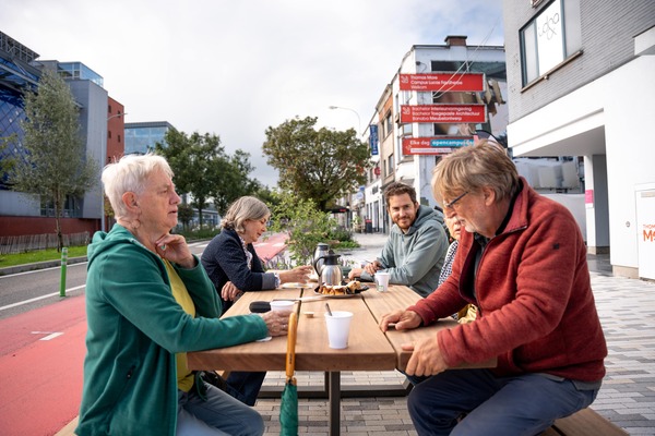 Ouderenraad test picknickbanken